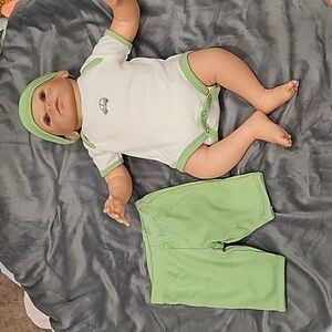 F First impressions premie onesie outfit with hat